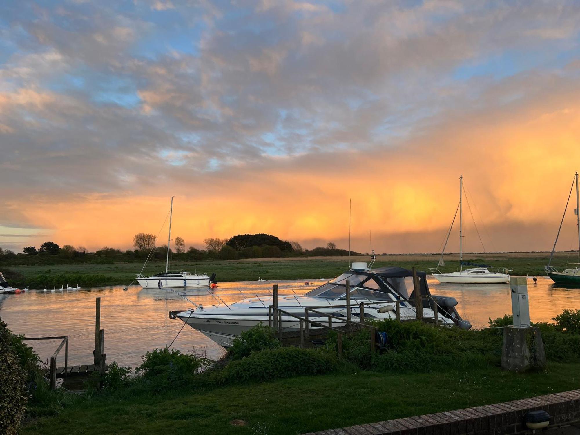 Hot Tub With A View - Christchurch Harbour Christchurch (Dorset) Exterior foto