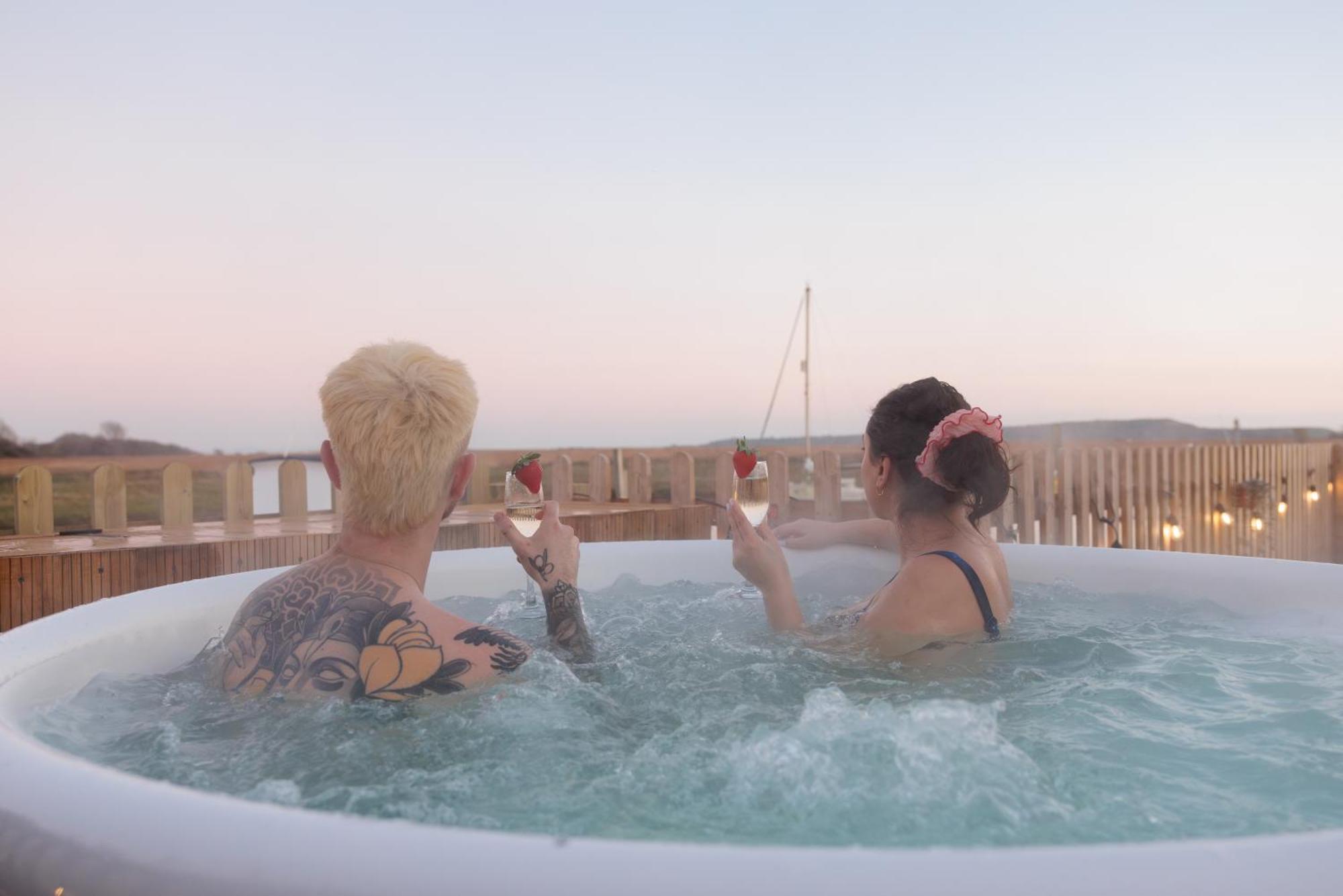Hot Tub With A View - Christchurch Harbour Christchurch (Dorset) Exterior foto