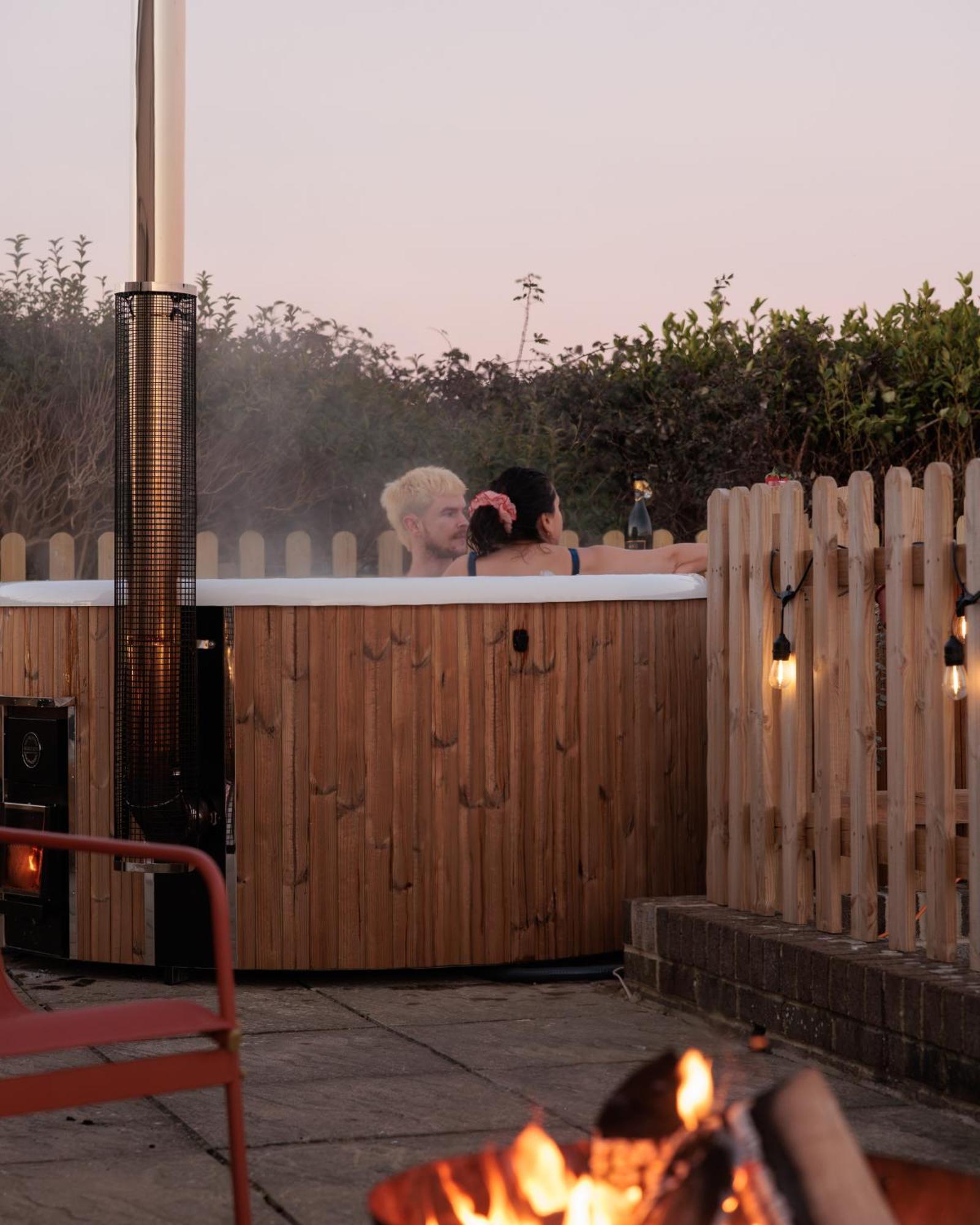 Hot Tub With A View - Christchurch Harbour Christchurch (Dorset) Exterior foto